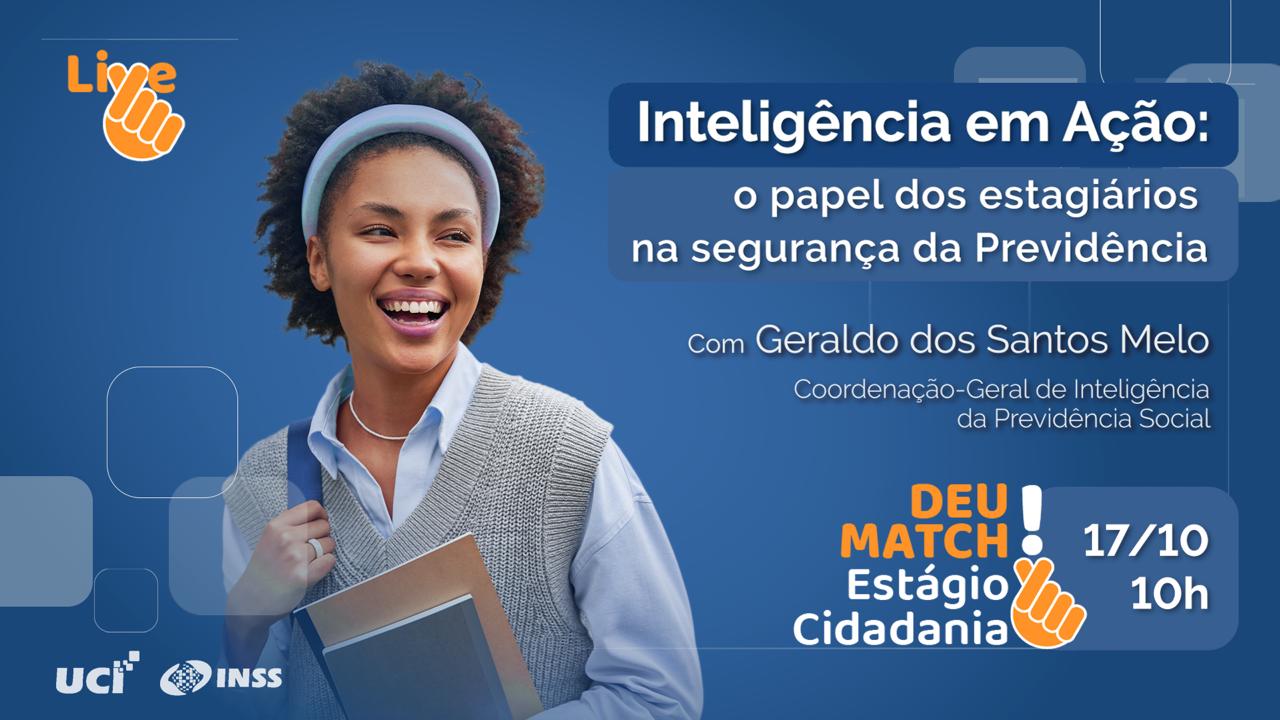 Descrição da capa do Curso. Mulher jovem segurando livros e sorrindo.
